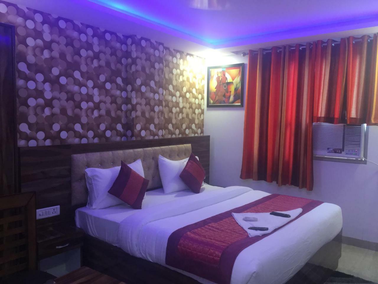 Hotel Pearl - Mahipalpur Delhi Airport Neu-Delhi Exterior foto